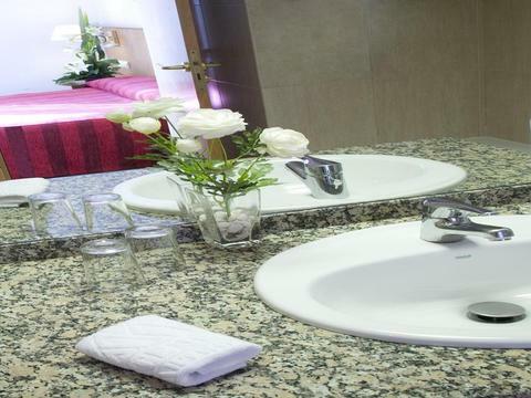 Aparthotel Atenea Vall�s