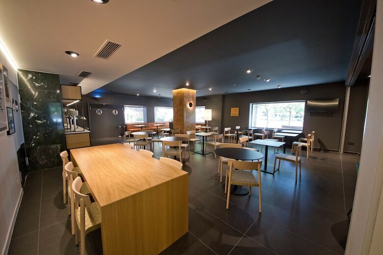 Aparthotel Atenea Vall�s