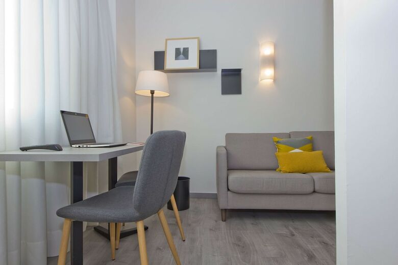 Aparthotel Atenea Vall�s