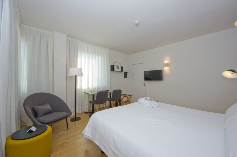 Aparthotel Atenea Vall�s
