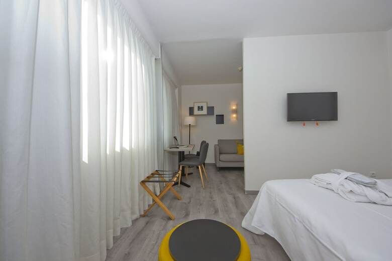 Aparthotel Atenea Vall�s