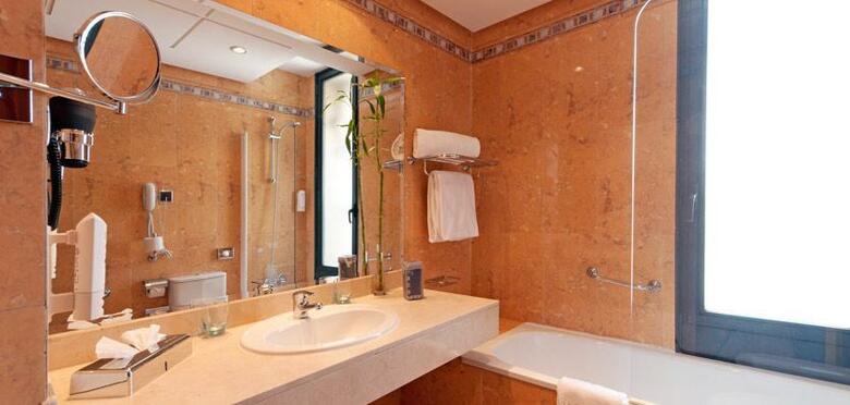 TRYP Madrid Cibeles Hotel