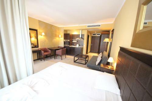 Menada Apartments In Royal Beach
