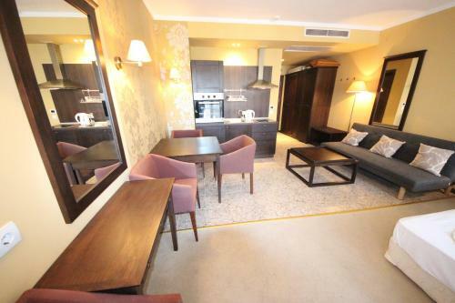 Menada Apartments In Royal Beach