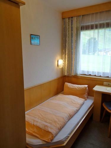Hostal Ski & Bike Pension Maria