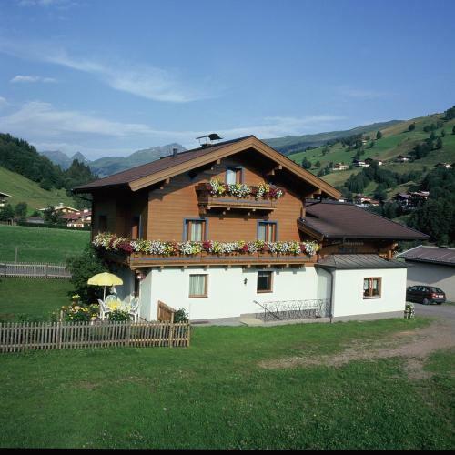 Hostal Ski & Bike Pension Maria