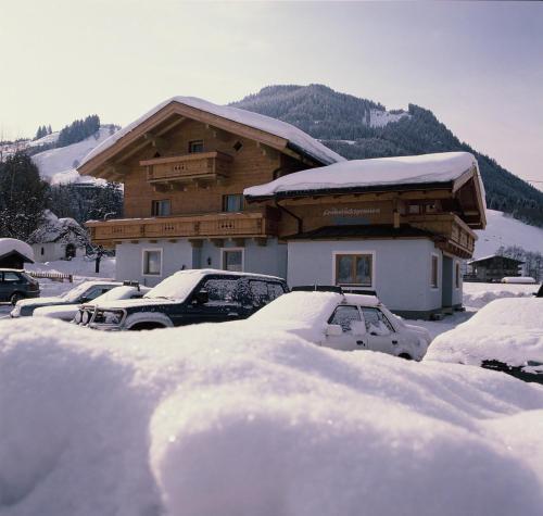 Hostal Ski & Bike Pension Maria
