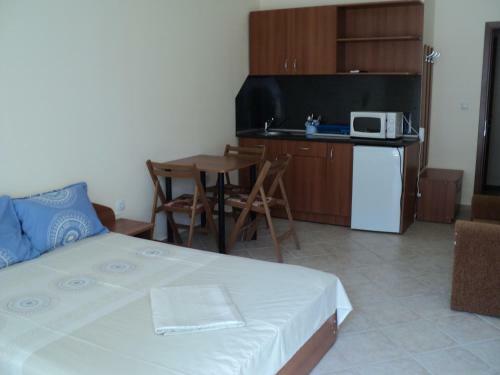 Meni Apartments And Guest Rooms