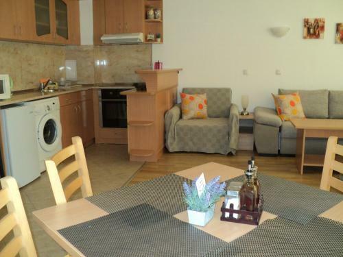 Meni Apartments And Guest Rooms