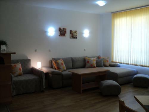 Meni Apartments And Guest Rooms