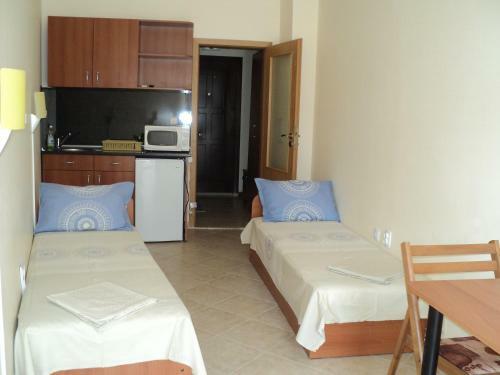 Meni Apartments And Guest Rooms