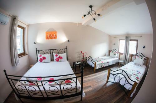 Hostal Guest Rooms The Old House