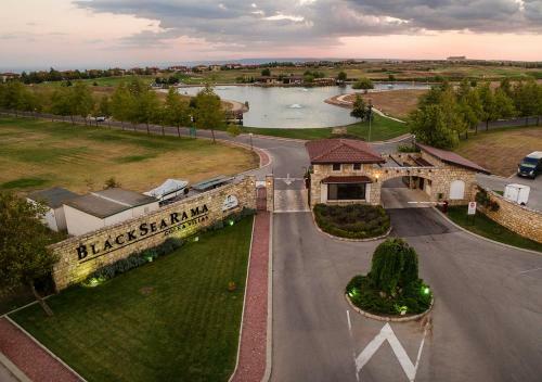 Hotel Club Residence At Blacksearama Golf