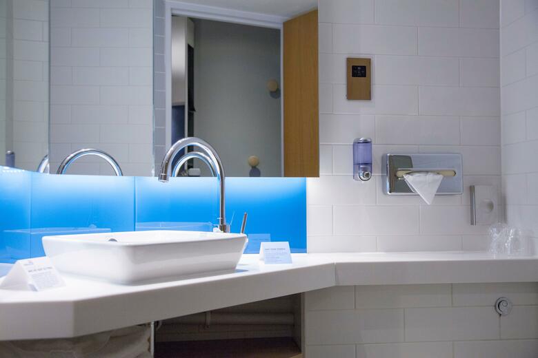 Hotel Express By Holiday Inn Cardiff Bay