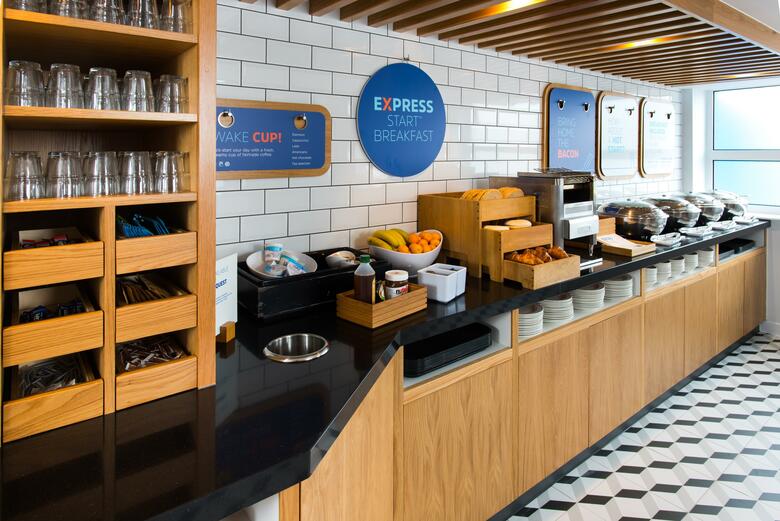 Hotel Express By Holiday Inn Cardiff Bay
