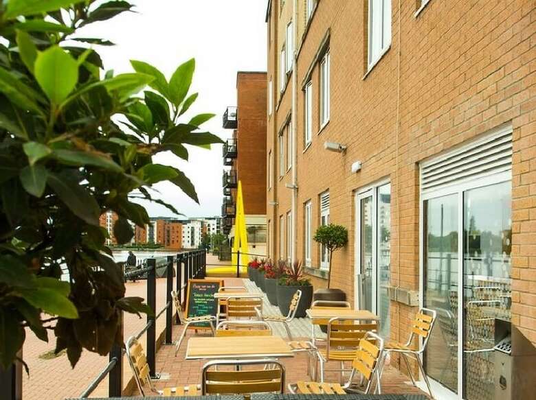 Hotel Express By Holiday Inn Cardiff Bay