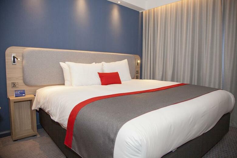 Hotel Express By Holiday Inn Cardiff Bay