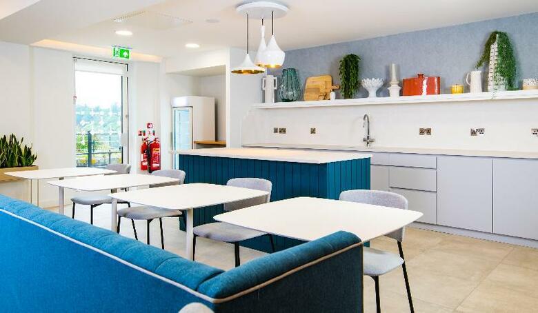 Hotel Express By Holiday Inn Cardiff Bay