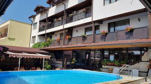 Hostal Family Hotel The Hunter's Lodge