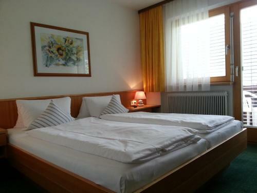 Hostal Haus Alpengl�hn