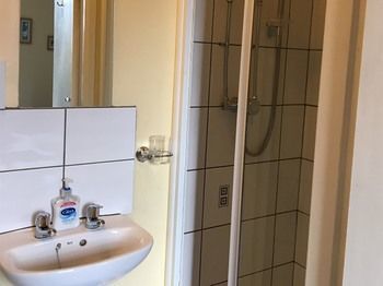 Albergue Burton Villa Guest House