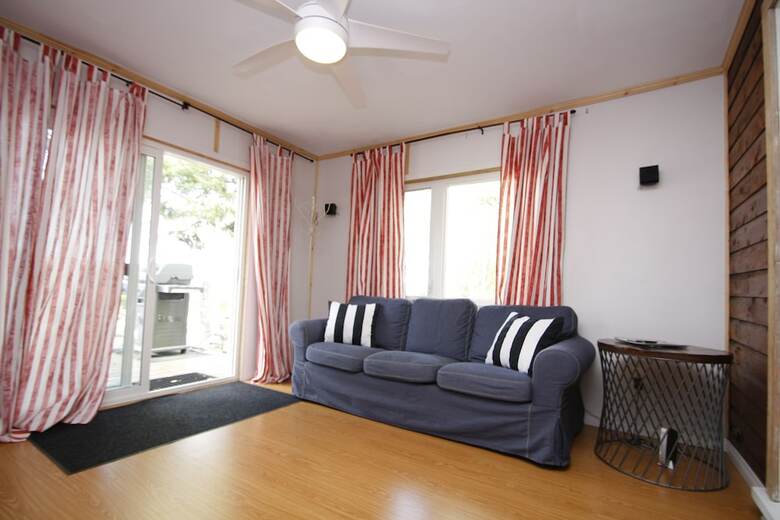 Lakefront Cottage In Manitou Beach