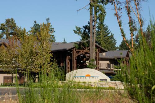 Hotel Sunrise Ridge Waterfront Resort