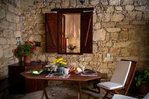 Country House Apanemia
