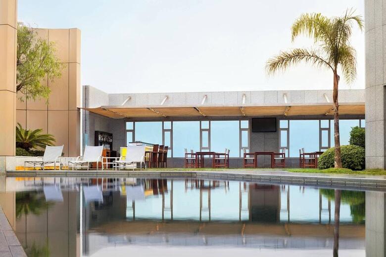 Hotel Four Points By Sheraton (clase)