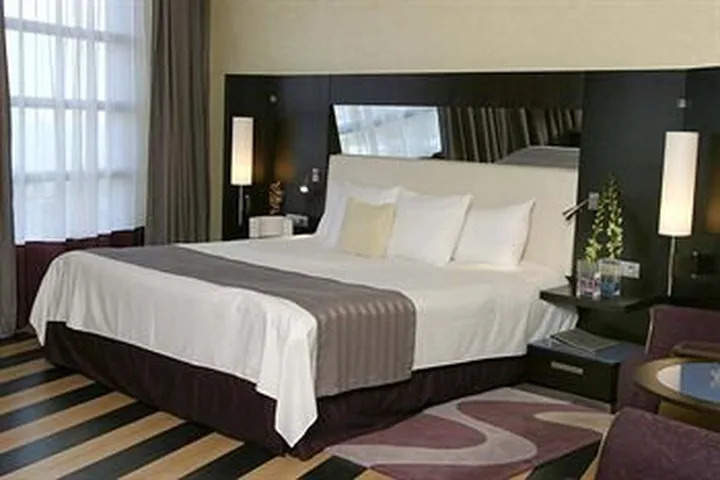 Hotel Four Points By Sheraton (clase)