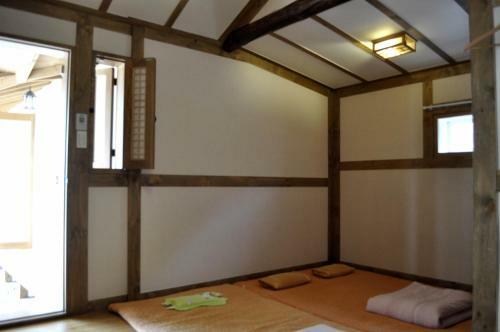 Hostal Jeonju Tosarang Guesthouse