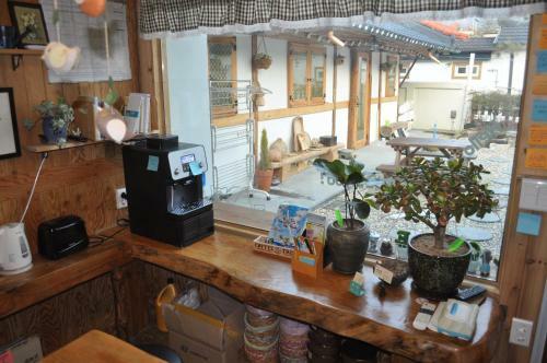 Hostal Jeonju Tosarang Guesthouse