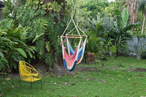 Bajo El Arbol B&B