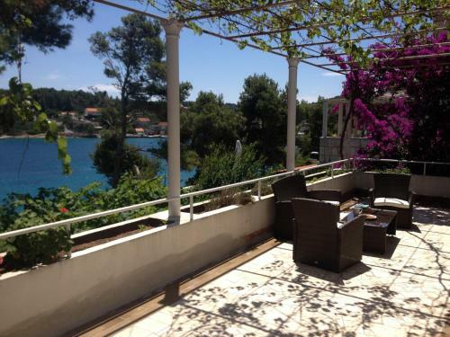 Apartments Lumbarda Bay
