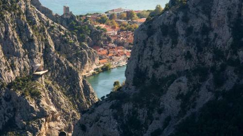 City & River View Apartment