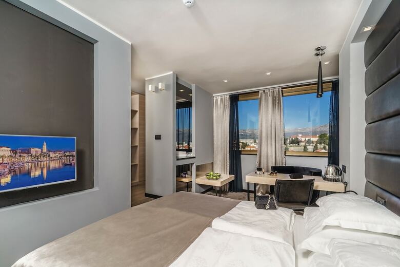 Hostal The View Luxury Rooms