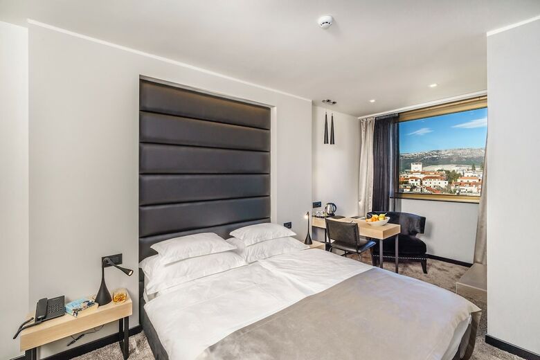 Hostal The View Luxury Rooms
