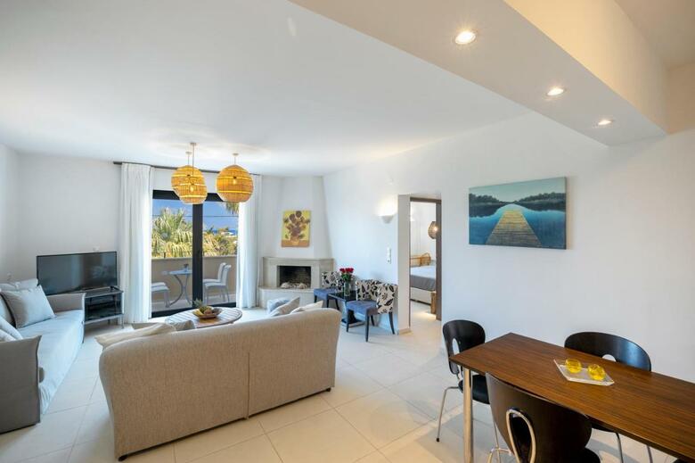 Hotel La Stella Apartments & Suites