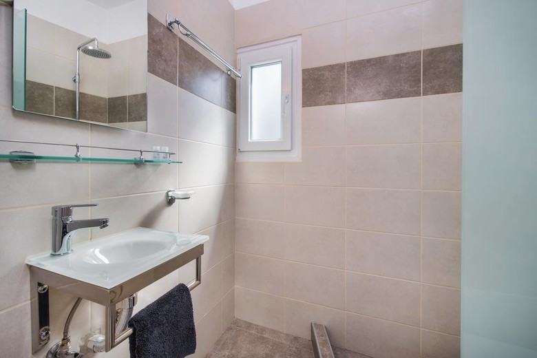 Georgis Apartments