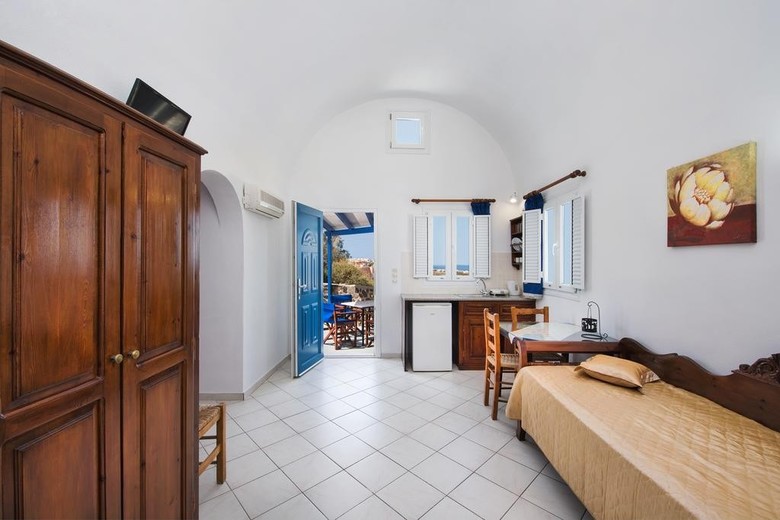 Georgis Apartments