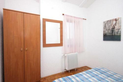 Apartments With A Parking Space Karigador (novigrad) - 2534