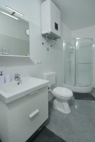 Charm Apartments And Rooms