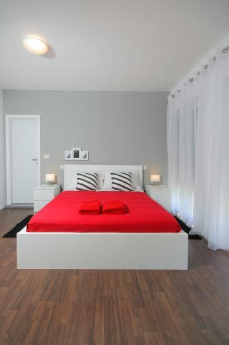 Charm Apartments And Rooms