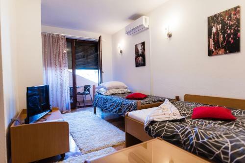 Hana Superior Apartments