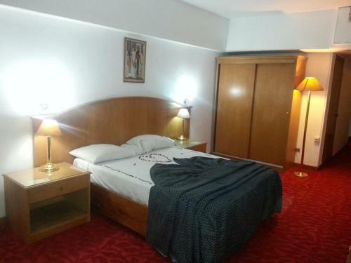Pyramids Plaza Hotel