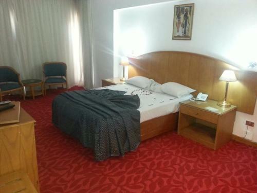 Pyramids Plaza Hotel
