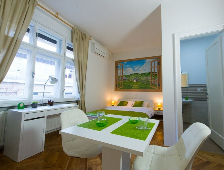 Hostal B&B Vila Teslova