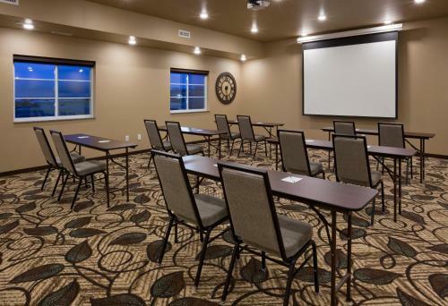 Grandstay Hotel & Suites Valley City