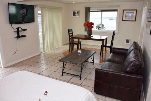Hotel Longliner Lodge And Suites