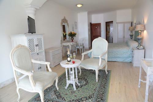 Misty Waves Boutique Hotel